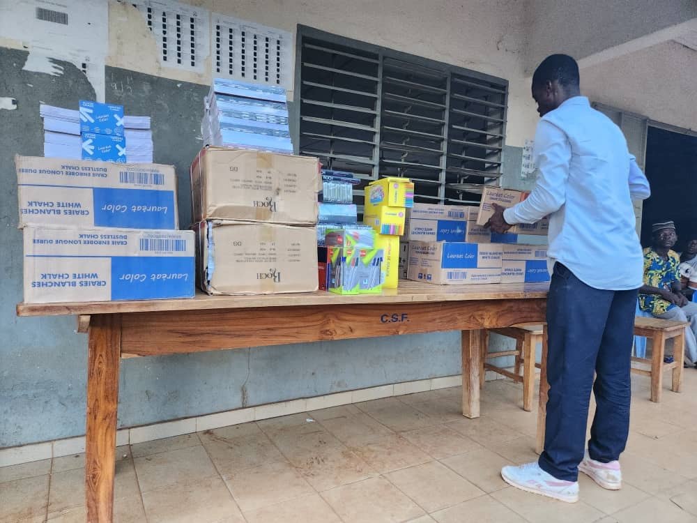 Préparation de fournitures scolaires, Tchalo, septembre 2025